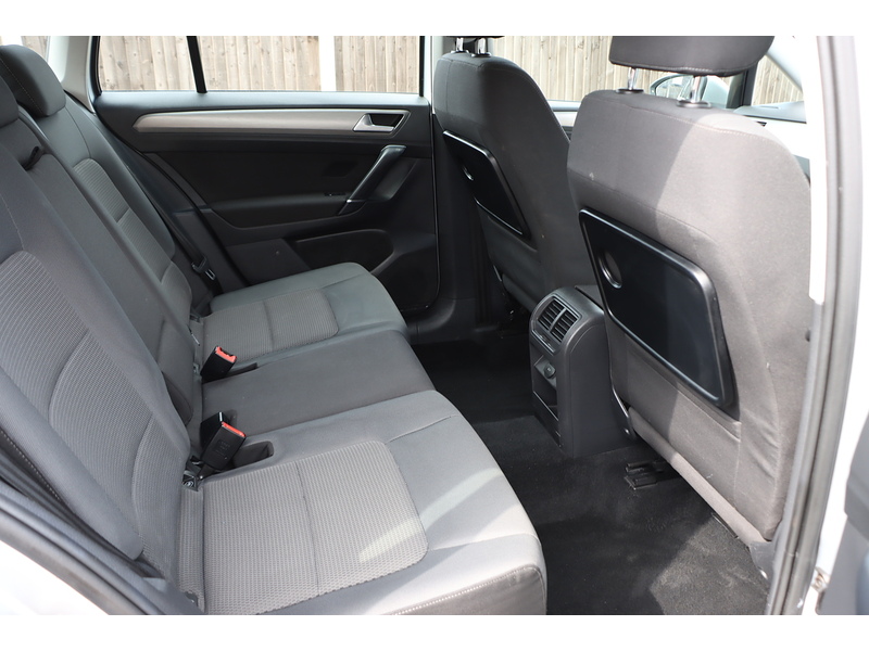 Volkswagen 1.4 TSI BLUEMOTION TECH SE MPV 5DR PETROL DSG AUTO BLUETOOTH DAB STEREO PARKING AIDS 2 OWNERS SAME OWNER FOR 7 YEARS ONLY 63000 MILES FSH 7 SERVICES 72-74 Mitcham Road