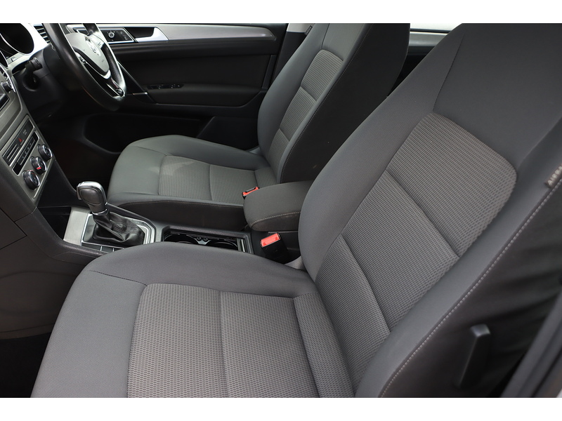 Volkswagen 1.4 TSI BLUEMOTION TECH SE MPV 5DR PETROL DSG AUTO BLUETOOTH DAB STEREO PARKING AIDS 2 OWNERS SAME OWNER FOR 7 YEARS ONLY 63000 MILES FSH 7 SERVICES 72-74 Mitcham Road
