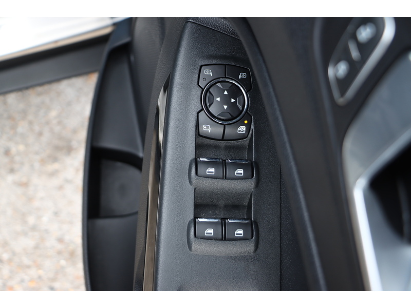 Ford 1.0T ECOBOOST TITANIUM SUV 5DR PETROL AUTO SUNROOF HEATED SEATS SATNAV BLUETOOTH DAB STEREO APPLE CARPLAY REAR CAMERA PARKING AIDS ONLY 37000 MILES SH 72-74 Mitcham Road