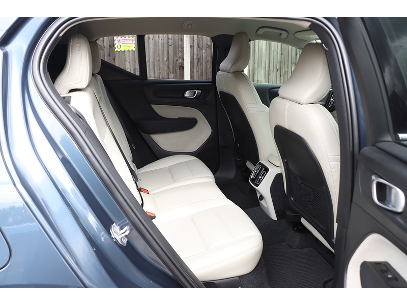 Volvo 2.0 B4 MHEV INSCRIPTION PRO SUV 5DR PETROL HYBRID AUTO HEATED SEATS SATNAV BLUETOOTH DAB STEREO PARKING AIDS JUST 1 OWNER FROM NEW ONLY 19000 MILES SH 92-96 Mitcham Road