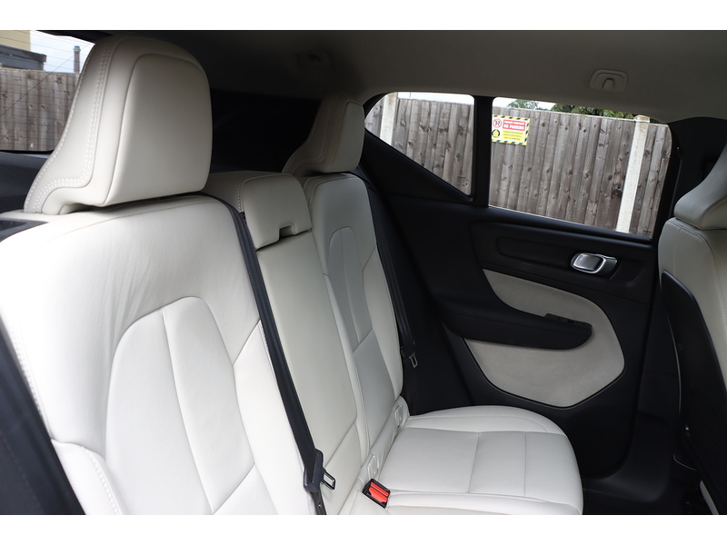 Volvo 2.0 B4 MHEV INSCRIPTION PRO SUV 5DR PETROL HYBRID AUTO HEATED SEATS SATNAV BLUETOOTH DAB STEREO PARKING AIDS JUST 1 OWNER FROM NEW ONLY 19000 MILES SH 92-96 Mitcham Road