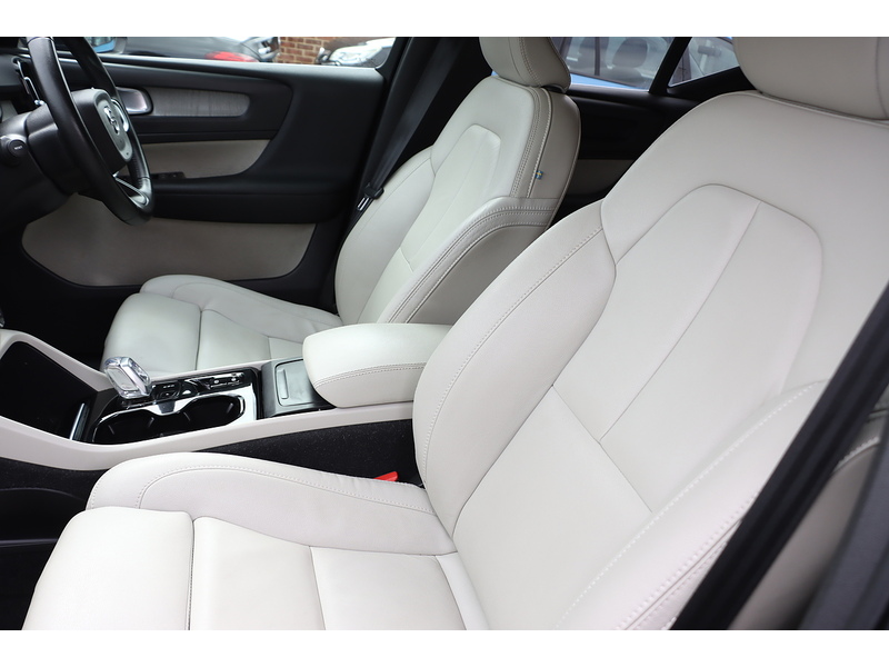 Volvo 2.0 B4 MHEV INSCRIPTION PRO SUV 5DR PETROL HYBRID AUTO HEATED SEATS SATNAV BLUETOOTH DAB STEREO PARKING AIDS JUST 1 OWNER FROM NEW ONLY 19000 MILES SH 92-96 Mitcham Road