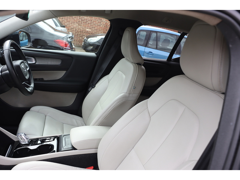 Volvo 2.0 B4 MHEV INSCRIPTION PRO SUV 5DR PETROL HYBRID AUTO HEATED SEATS SATNAV BLUETOOTH DAB STEREO PARKING AIDS JUST 1 OWNER FROM NEW ONLY 19000 MILES SH 92-96 Mitcham Road
