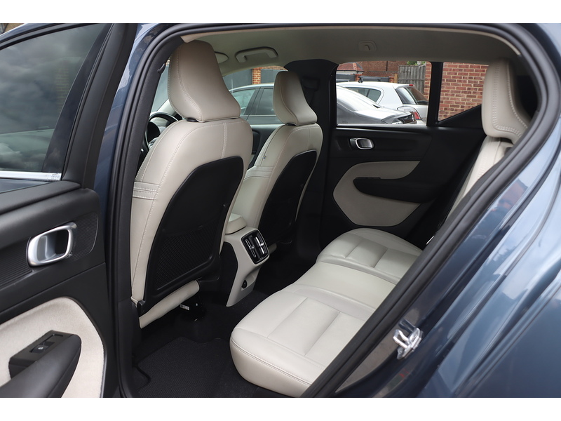 Volvo 2.0 B4 MHEV INSCRIPTION PRO SUV 5DR PETROL HYBRID AUTO HEATED SEATS SATNAV BLUETOOTH DAB STEREO PARKING AIDS JUST 1 OWNER FROM NEW ONLY 19000 MILES SH 92-96 Mitcham Road