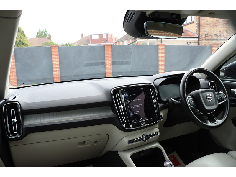 Volvo 2.0 B4 MHEV INSCRIPTION PRO SUV 5DR PETROL HYBRID AUTO HEATED SEATS SATNAV BLUETOOTH DAB STEREO PARKING AIDS JUST 1 OWNER FROM NEW ONLY 19000 MILES SH 92-96 Mitcham Road