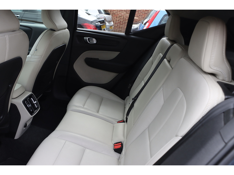 Volvo 2.0 B4 MHEV INSCRIPTION PRO SUV 5DR PETROL HYBRID AUTO HEATED SEATS SATNAV BLUETOOTH DAB STEREO PARKING AIDS JUST 1 OWNER FROM NEW ONLY 19000 MILES SH 92-96 Mitcham Road