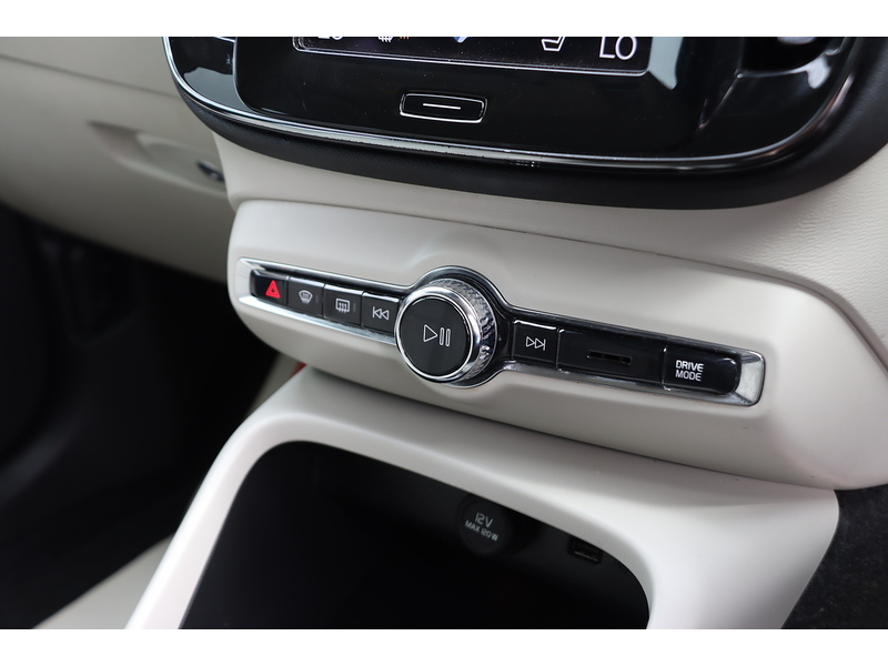 Volvo 2.0 B4 MHEV INSCRIPTION PRO SUV 5DR PETROL HYBRID AUTO HEATED SEATS SATNAV BLUETOOTH DAB STEREO PARKING AIDS JUST 1 OWNER FROM NEW ONLY 19000 MILES SH 92-96 Mitcham Road