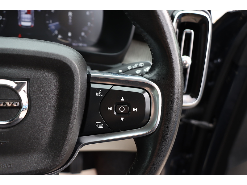 Volvo 2.0 B4 MHEV INSCRIPTION PRO SUV 5DR PETROL HYBRID AUTO HEATED SEATS SATNAV BLUETOOTH DAB STEREO PARKING AIDS JUST 1 OWNER FROM NEW ONLY 19000 MILES SH 92-96 Mitcham Road