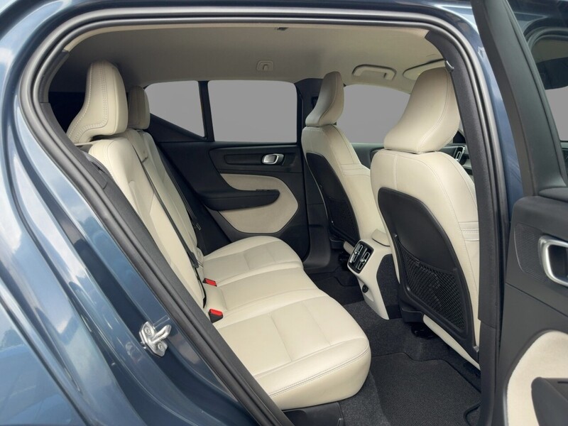Volvo 2.0 B4 MHEV INSCRIPTION PRO SUV 5DR PETROL HYBRID AUTO HEATED SEATS SATNAV BLUETOOTH DAB STEREO PARKING AIDS JUST 1 OWNER FROM NEW ONLY 19000 MILES SH 92-96 Mitcham Road