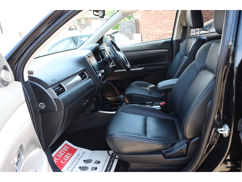 Mitsubishi 2.0 MIVEC EXCEED SUV 5DR PETROL CVT 4WD AUTO 7 SEATER HEATED SEATS SAT NAV BLUETOOTH DAB STEREO APPLE CARPLAY REAR & 360 CAMERA 1 OWNER 23000 MILES SH 72-74 Mitcham Road