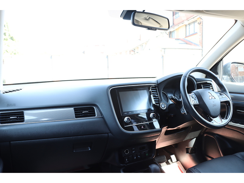 Mitsubishi 2.0 MIVEC EXCEED SUV 5DR PETROL CVT 4WD AUTO 7 SEATER HEATED SEATS SAT NAV BLUETOOTH DAB STEREO APPLE CARPLAY REAR & 360 CAMERA 1 OWNER 23000 MILES SH 72-74 Mitcham Road