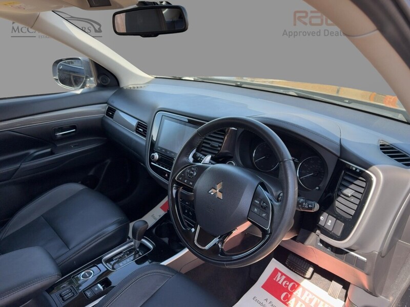 Mitsubishi 2.0 MIVEC EXCEED SUV 5DR PETROL CVT 4WD AUTO 7 SEATER HEATED SEATS SAT NAV BLUETOOTH DAB STEREO APPLE CARPLAY REAR & 360 CAMERA 1 OWNER 23000 MILES SH 72-74 Mitcham Road