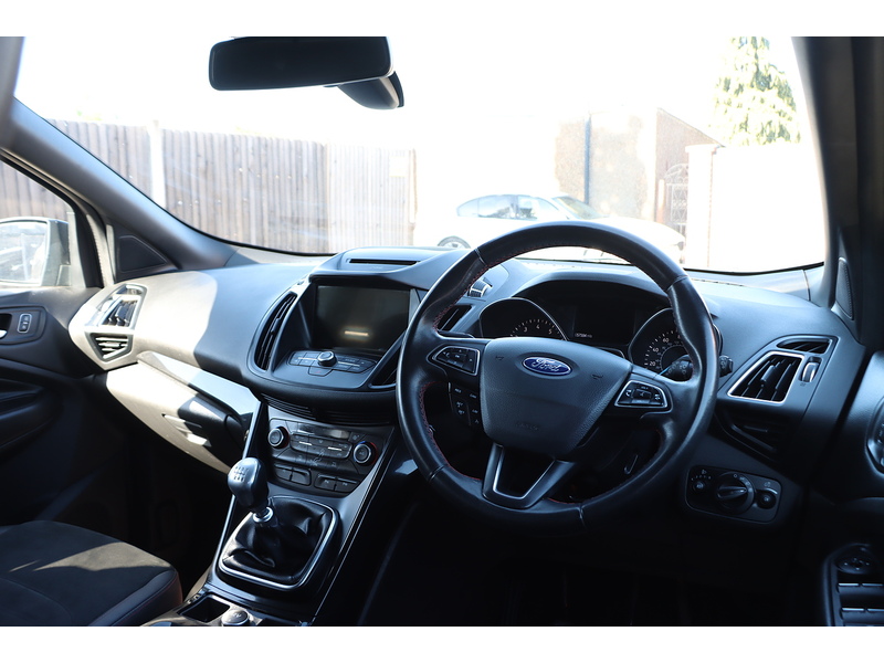 Ford 1.5T ECOBOOST ST-LINE SUV 5DR PETROL MANUAL SAT NAV BLUETOOTH DAB STEREO REAR CAMERA WITH PARKING AIDS ONLY 57000 MILES SH NO ULEZ CHARGE 72-74 Mitcham Road