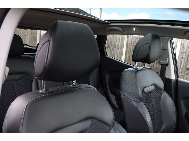 Renault 1.3 TCE S EDITION SUV 5DR PETROL MANUAL PAN ROOF SAT NAV BLUETOOTH DAB STEREO APPLE CARPLAY REAR CAMERA PARKING AIDS JUST 2 OWNERS ONLY 43000 MILES SH 72-74 Mitcham Road