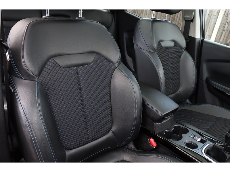 Renault 1.3 TCE S EDITION SUV 5DR PETROL MANUAL PAN ROOF SAT NAV BLUETOOTH DAB STEREO APPLE CARPLAY REAR CAMERA PARKING AIDS JUST 2 OWNERS ONLY 43000 MILES SH 72-74 Mitcham Road