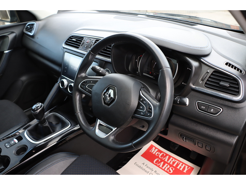 Renault 1.3 TCE S EDITION SUV 5DR PETROL MANUAL PAN ROOF SAT NAV BLUETOOTH DAB STEREO APPLE CARPLAY REAR CAMERA PARKING AIDS JUST 2 OWNERS ONLY 43000 MILES SH 72-74 Mitcham Road