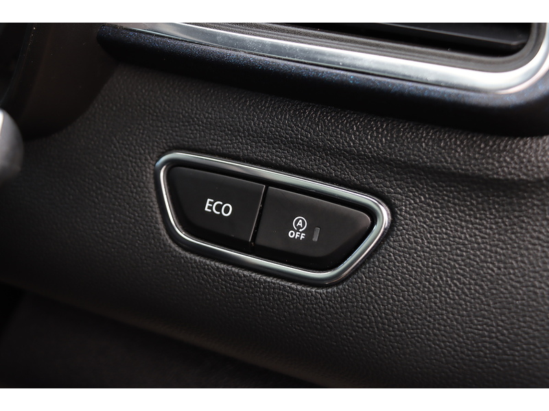 Renault 1.3 TCE S EDITION SUV 5DR PETROL MANUAL PAN ROOF SAT NAV BLUETOOTH DAB STEREO APPLE CARPLAY REAR CAMERA PARKING AIDS JUST 2 OWNERS ONLY 43000 MILES SH 72-74 Mitcham Road