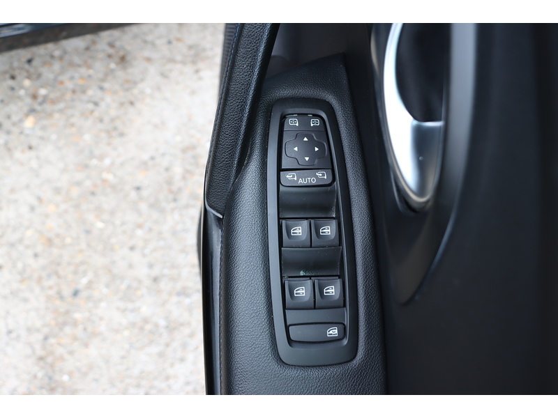 Renault 1.3 TCE S EDITION SUV 5DR PETROL MANUAL PAN ROOF SAT NAV BLUETOOTH DAB STEREO APPLE CARPLAY REAR CAMERA PARKING AIDS JUST 2 OWNERS ONLY 43000 MILES SH 72-74 Mitcham Road