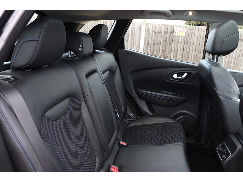 Renault 1.3 TCE S EDITION SUV 5DR PETROL MANUAL PAN ROOF SAT NAV BLUETOOTH DAB STEREO APPLE CARPLAY REAR CAMERA PARKING AIDS JUST 2 OWNERS ONLY 43000 MILES SH 72-74 Mitcham Road