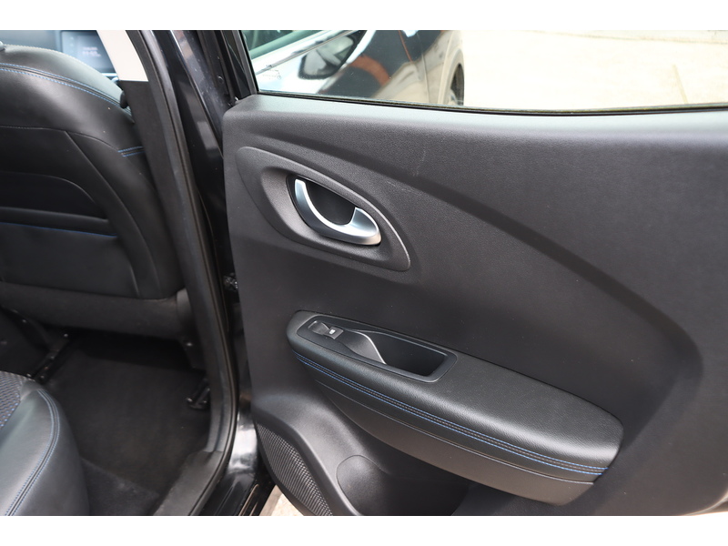 Renault 1.3 TCE S EDITION SUV 5DR PETROL MANUAL PAN ROOF SAT NAV BLUETOOTH DAB STEREO APPLE CARPLAY REAR CAMERA PARKING AIDS JUST 2 OWNERS ONLY 43000 MILES SH 72-74 Mitcham Road