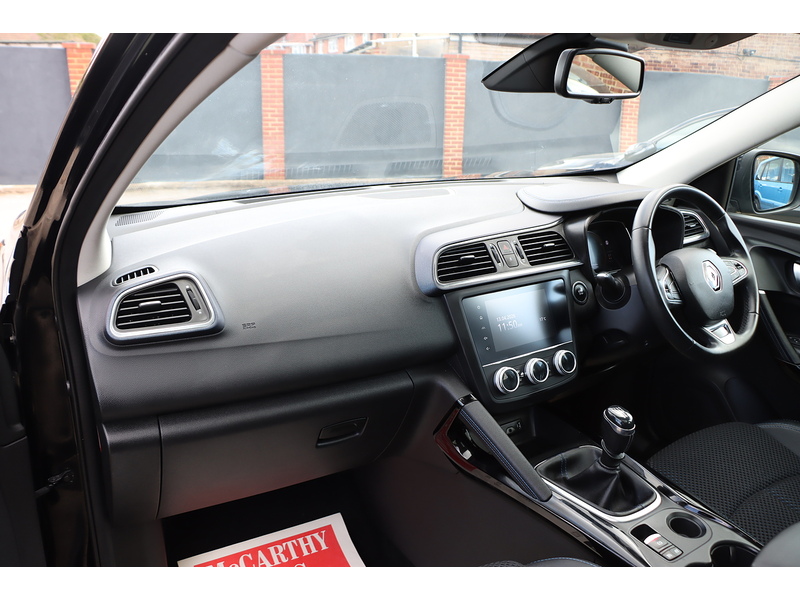 Renault 1.3 TCE S EDITION SUV 5DR PETROL MANUAL PAN ROOF SAT NAV BLUETOOTH DAB STEREO APPLE CARPLAY REAR CAMERA PARKING AIDS JUST 2 OWNERS ONLY 43000 MILES SH 72-74 Mitcham Road