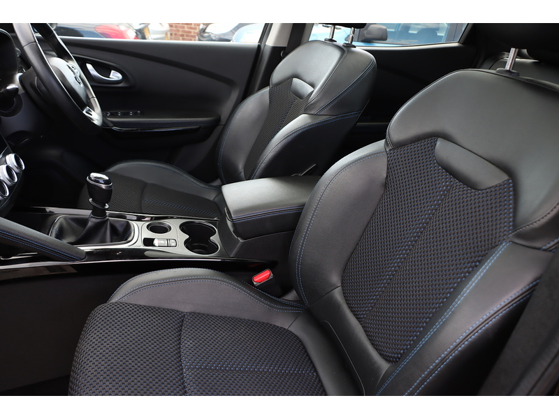 Renault 1.3 TCE S EDITION SUV 5DR PETROL MANUAL PAN ROOF SAT NAV BLUETOOTH DAB STEREO APPLE CARPLAY REAR CAMERA PARKING AIDS JUST 2 OWNERS ONLY 43000 MILES SH 72-74 Mitcham Road