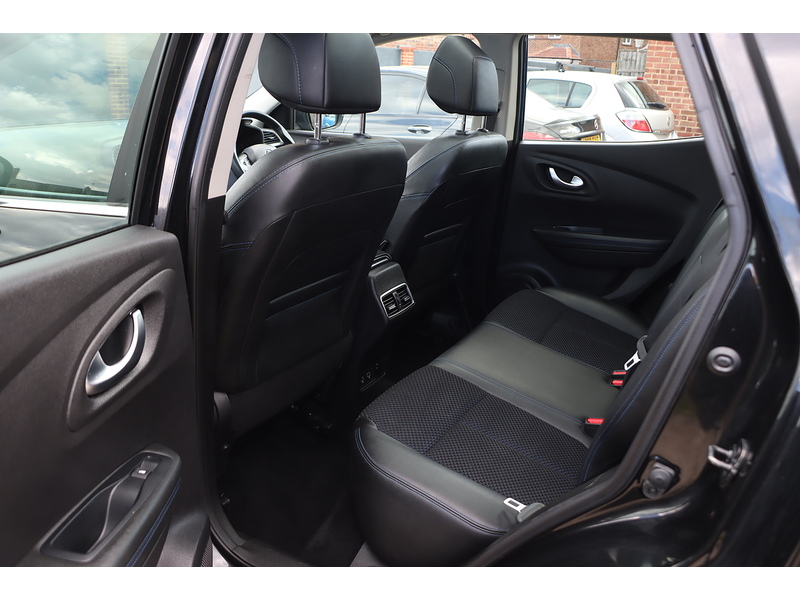 Renault 1.3 TCE S EDITION SUV 5DR PETROL MANUAL PAN ROOF SAT NAV BLUETOOTH DAB STEREO APPLE CARPLAY REAR CAMERA PARKING AIDS JUST 2 OWNERS ONLY 43000 MILES SH 72-74 Mitcham Road