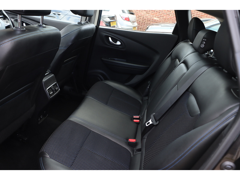 Renault 1.3 TCE S EDITION SUV 5DR PETROL MANUAL PAN ROOF SAT NAV BLUETOOTH DAB STEREO APPLE CARPLAY REAR CAMERA PARKING AIDS JUST 2 OWNERS ONLY 43000 MILES SH 72-74 Mitcham Road