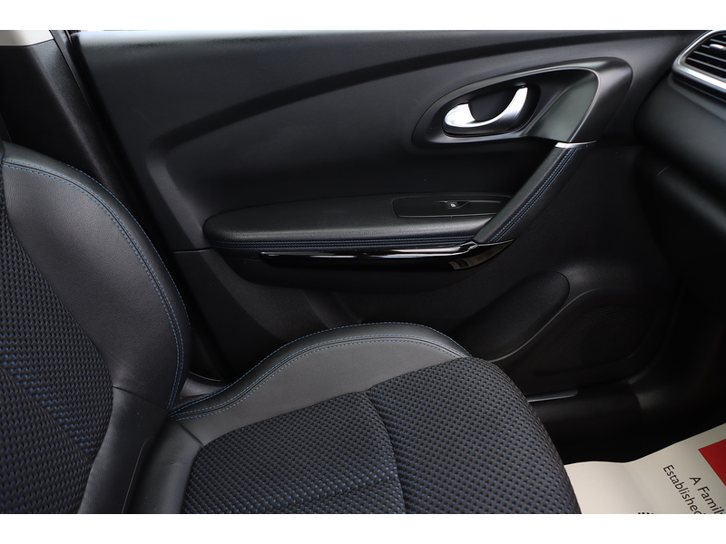 Renault 1.3 TCE S EDITION SUV 5DR PETROL MANUAL PAN ROOF SAT NAV BLUETOOTH DAB STEREO APPLE CARPLAY REAR CAMERA PARKING AIDS JUST 2 OWNERS ONLY 43000 MILES SH 72-74 Mitcham Road