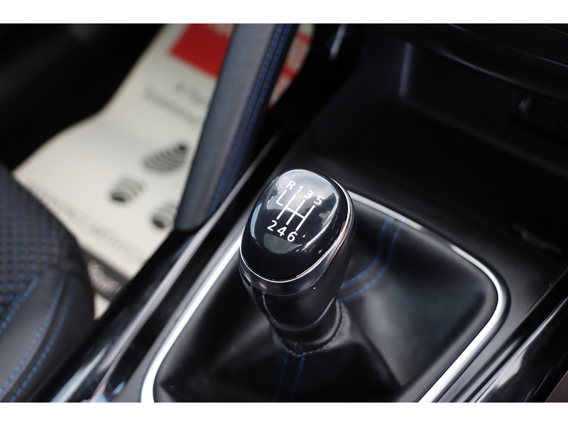 Renault 1.3 TCE S EDITION SUV 5DR PETROL MANUAL PAN ROOF SAT NAV BLUETOOTH DAB STEREO APPLE CARPLAY REAR CAMERA PARKING AIDS JUST 2 OWNERS ONLY 43000 MILES SH 72-74 Mitcham Road