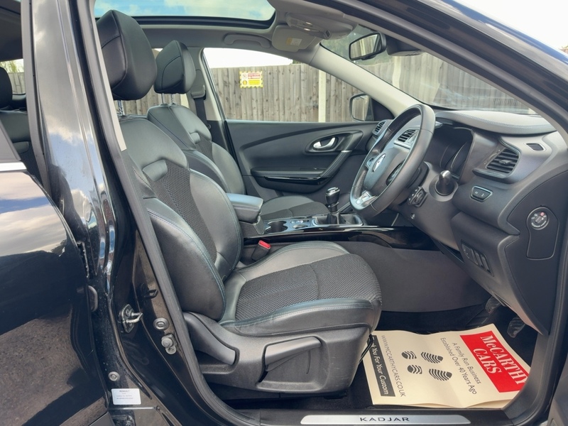 Renault 1.3 TCE S EDITION SUV 5DR PETROL MANUAL PAN ROOF SAT NAV BLUETOOTH DAB STEREO APPLE CARPLAY REAR CAMERA PARKING AIDS JUST 2 OWNERS ONLY 43000 MILES SH 72-74 Mitcham Road