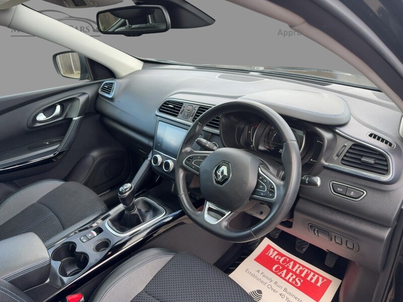 Renault 1.3 TCE S EDITION SUV 5DR PETROL MANUAL PAN ROOF SAT NAV BLUETOOTH DAB STEREO APPLE CARPLAY REAR CAMERA PARKING AIDS JUST 2 OWNERS ONLY 43000 MILES SH 72-74 Mitcham Road