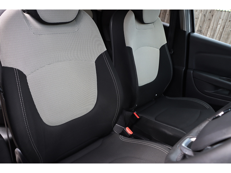 Renault 1.3 TCE ENERGY ICONIC SUV 5DR PETROL EDC AUTO SAT NAV BLUETOOTH STEREO AUX/USB INPUT PARKING AIDS ONLY 29000 MILES FSH NO ULEZ CHARGE 72-74 Mitcham Road