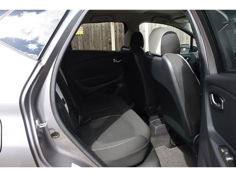 Renault 1.3 TCE ENERGY ICONIC SUV 5DR PETROL EDC AUTO SAT NAV BLUETOOTH STEREO AUX/USB INPUT PARKING AIDS ONLY 29000 MILES FSH NO ULEZ CHARGE 72-74 Mitcham Road