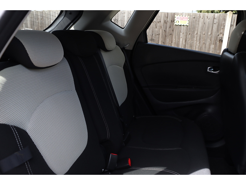 Renault 1.3 TCE ENERGY ICONIC SUV 5DR PETROL EDC AUTO SAT NAV BLUETOOTH STEREO AUX/USB INPUT PARKING AIDS ONLY 29000 MILES FSH NO ULEZ CHARGE 72-74 Mitcham Road