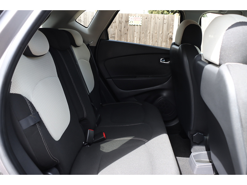 Renault 1.3 TCE ENERGY ICONIC SUV 5DR PETROL EDC AUTO SAT NAV BLUETOOTH STEREO AUX/USB INPUT PARKING AIDS ONLY 29000 MILES FSH NO ULEZ CHARGE 72-74 Mitcham Road