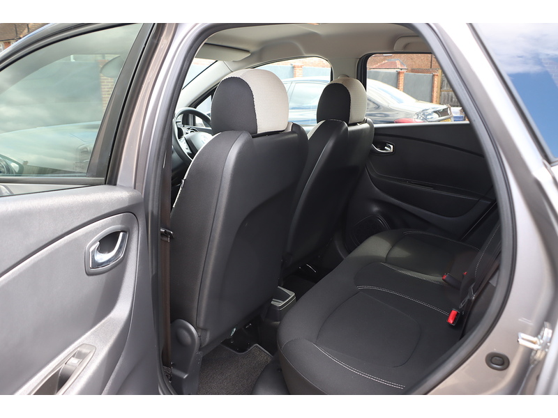 Renault 1.3 TCE ENERGY ICONIC SUV 5DR PETROL EDC AUTO SAT NAV BLUETOOTH STEREO AUX/USB INPUT PARKING AIDS ONLY 29000 MILES FSH NO ULEZ CHARGE 72-74 Mitcham Road