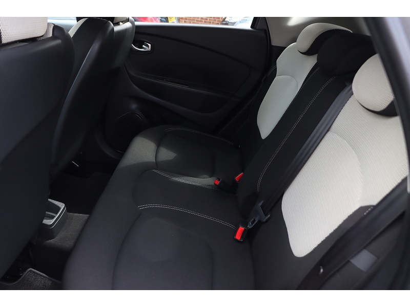 Renault 1.3 TCE ENERGY ICONIC SUV 5DR PETROL EDC AUTO SAT NAV BLUETOOTH STEREO AUX/USB INPUT PARKING AIDS ONLY 29000 MILES FSH NO ULEZ CHARGE 72-74 Mitcham Road