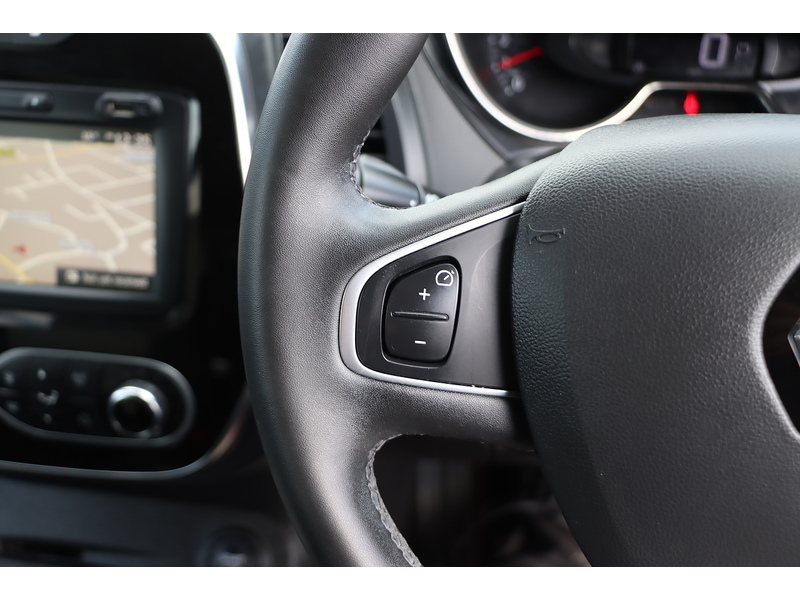 Renault 1.3 TCE ENERGY ICONIC SUV 5DR PETROL EDC AUTO SAT NAV BLUETOOTH STEREO AUX/USB INPUT PARKING AIDS ONLY 29000 MILES FSH NO ULEZ CHARGE 72-74 Mitcham Road