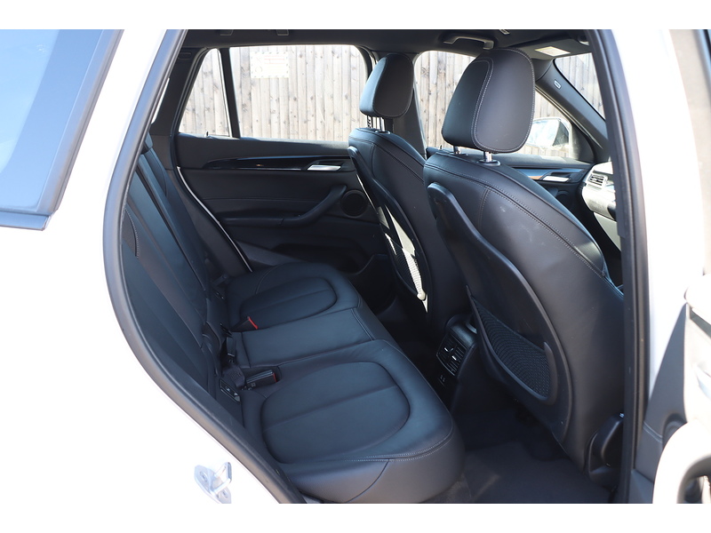 BMW 1.5 25E 10KWH M SPORT SUV 5DR PETROL PLUG-IN HYBRID XDRIVE AUTO HEATED SEATS SAT NAV BLUETOOTH APPLE CARPLAY PARKING AIDS JUST 1 OWNER 61000 MILES FSH 72-74 Mitcham Road