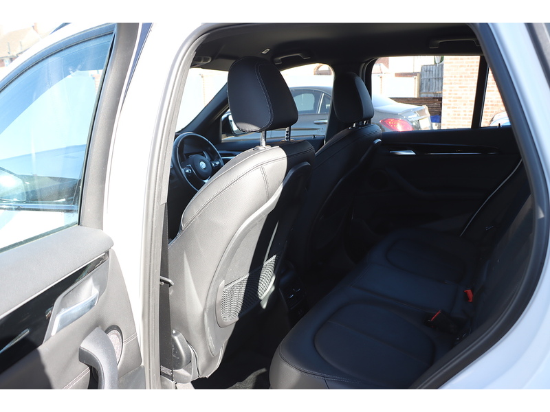 BMW 1.5 25E 10KWH M SPORT SUV 5DR PETROL PLUG-IN HYBRID XDRIVE AUTO HEATED SEATS SAT NAV BLUETOOTH APPLE CARPLAY PARKING AIDS JUST 1 OWNER 61000 MILES FSH 72-74 Mitcham Road