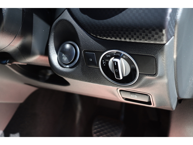 Mercedes-Benz A180D 1.5 SPORT (PREMIUM PLUS) HATCHBACK 5DR DIESEL 7G-DCT AUTO PAN ROOF HEATED SEATS SAT NAV APPLE CARPLAY REAR CAMERA 43000 MILES SH JUST £20 TO TAX 72-74 Mitcham Road