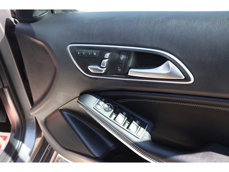 Mercedes-Benz A180D 1.5 SPORT (PREMIUM PLUS) HATCHBACK 5DR DIESEL 7G-DCT AUTO PAN ROOF HEATED SEATS SAT NAV APPLE CARPLAY REAR CAMERA 43000 MILES SH JUST £20 TO TAX 72-74 Mitcham Road