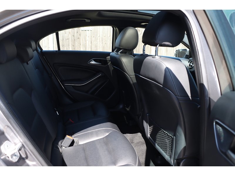 Mercedes-Benz A180D 1.5 SPORT (PREMIUM PLUS) HATCHBACK 5DR DIESEL 7G-DCT AUTO PAN ROOF HEATED SEATS SAT NAV APPLE CARPLAY REAR CAMERA 43000 MILES SH JUST £20 TO TAX 72-74 Mitcham Road