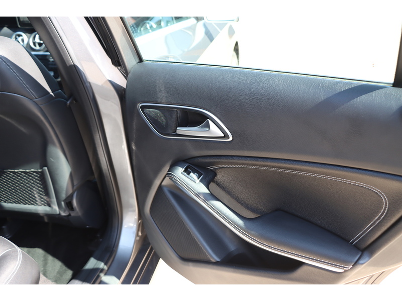 Mercedes-Benz A180D 1.5 SPORT (PREMIUM PLUS) HATCHBACK 5DR DIESEL 7G-DCT AUTO PAN ROOF HEATED SEATS SAT NAV APPLE CARPLAY REAR CAMERA 43000 MILES SH JUST £20 TO TAX 72-74 Mitcham Road