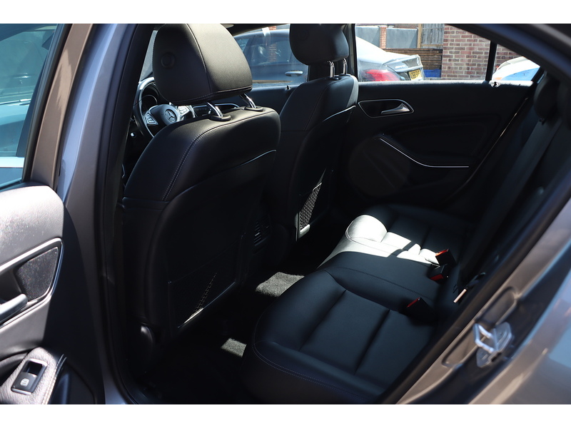 Mercedes-Benz A180D 1.5 SPORT (PREMIUM PLUS) HATCHBACK 5DR DIESEL 7G-DCT AUTO PAN ROOF HEATED SEATS SAT NAV APPLE CARPLAY REAR CAMERA 43000 MILES SH JUST £20 TO TAX 72-74 Mitcham Road