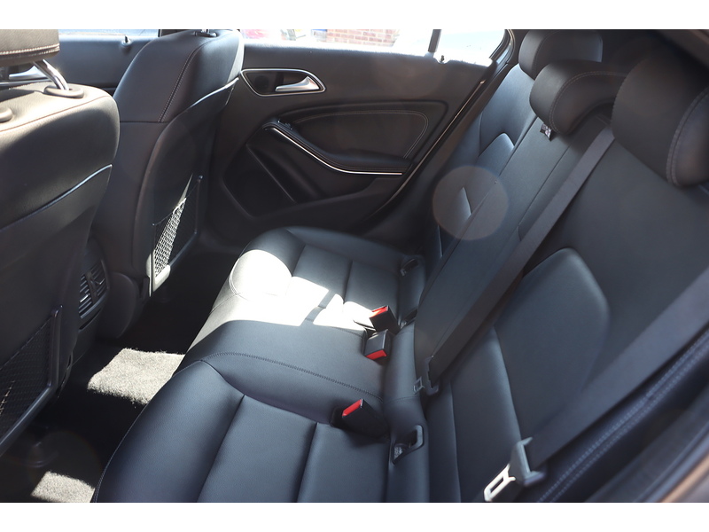 Mercedes-Benz A180D 1.5 SPORT (PREMIUM PLUS) HATCHBACK 5DR DIESEL 7G-DCT AUTO PAN ROOF HEATED SEATS SAT NAV APPLE CARPLAY REAR CAMERA 43000 MILES SH JUST £20 TO TAX 72-74 Mitcham Road