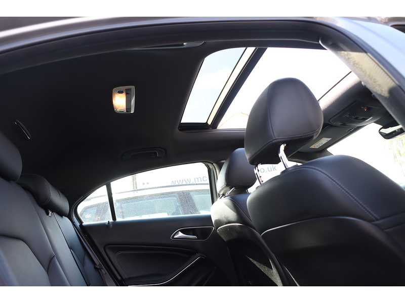 Mercedes-Benz A180D 1.5 SPORT (PREMIUM PLUS) HATCHBACK 5DR DIESEL 7G-DCT AUTO PAN ROOF HEATED SEATS SAT NAV APPLE CARPLAY REAR CAMERA 43000 MILES SH JUST £20 TO TAX 72-74 Mitcham Road