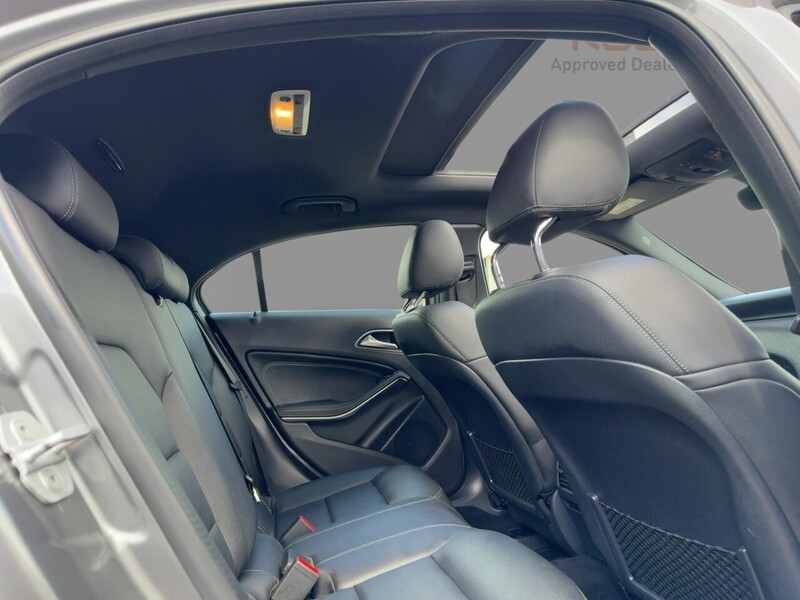 Mercedes-Benz A180D 1.5 SPORT (PREMIUM PLUS) HATCHBACK 5DR DIESEL 7G-DCT AUTO PAN ROOF HEATED SEATS SAT NAV APPLE CARPLAY REAR CAMERA 43000 MILES SH JUST £20 TO TAX 72-74 Mitcham Road