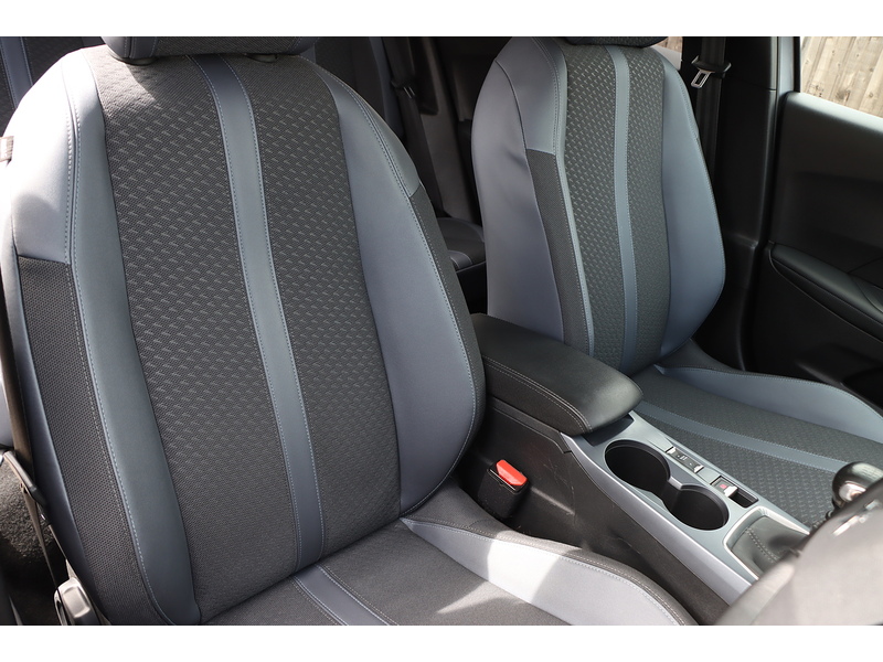 Peugeot 1.2 PureTech Allure Premium SUV 5dr Petrol Manual Euro 6 (s/s) (130 ps) 72-74 Mitcham Road